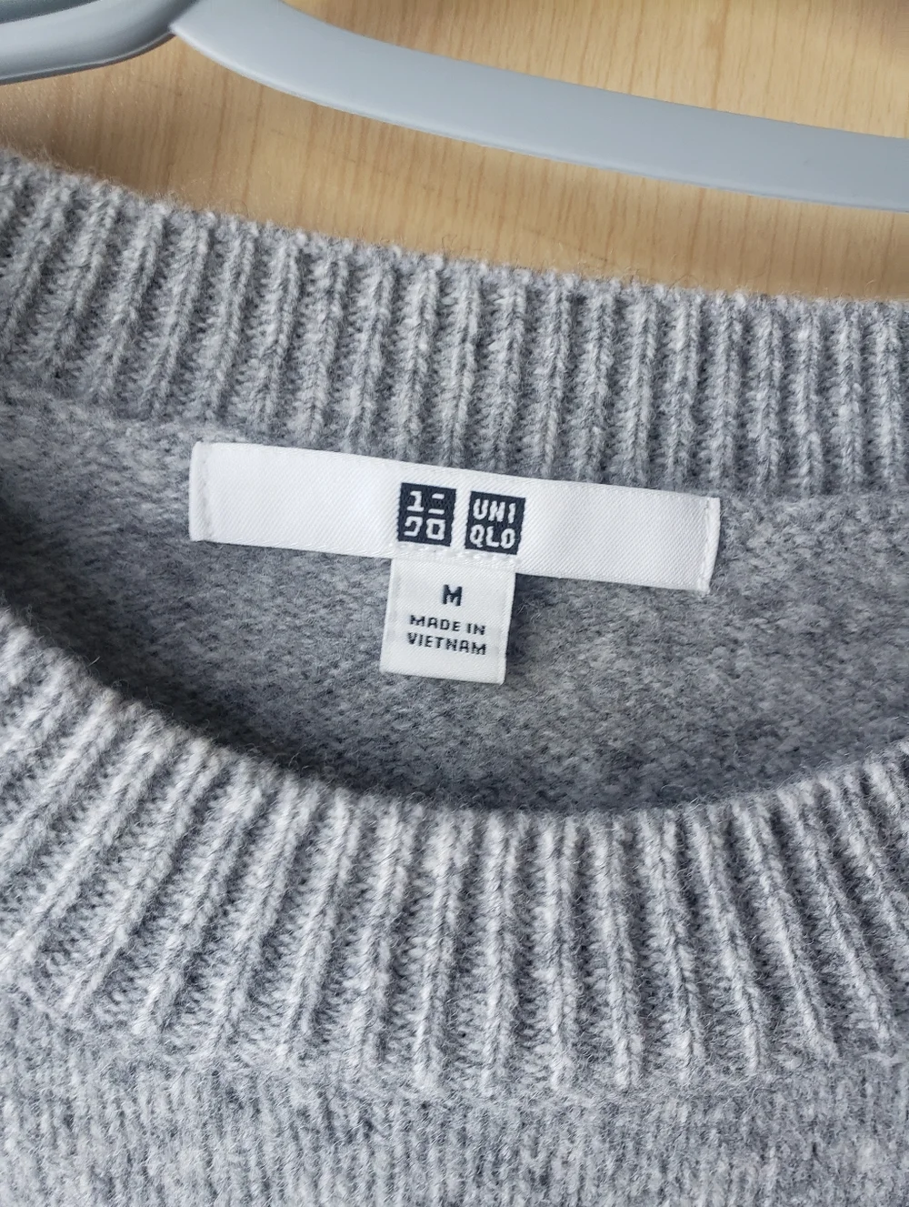 Uniqlo Gray Crewneck Sweater - Picture 2 of 9